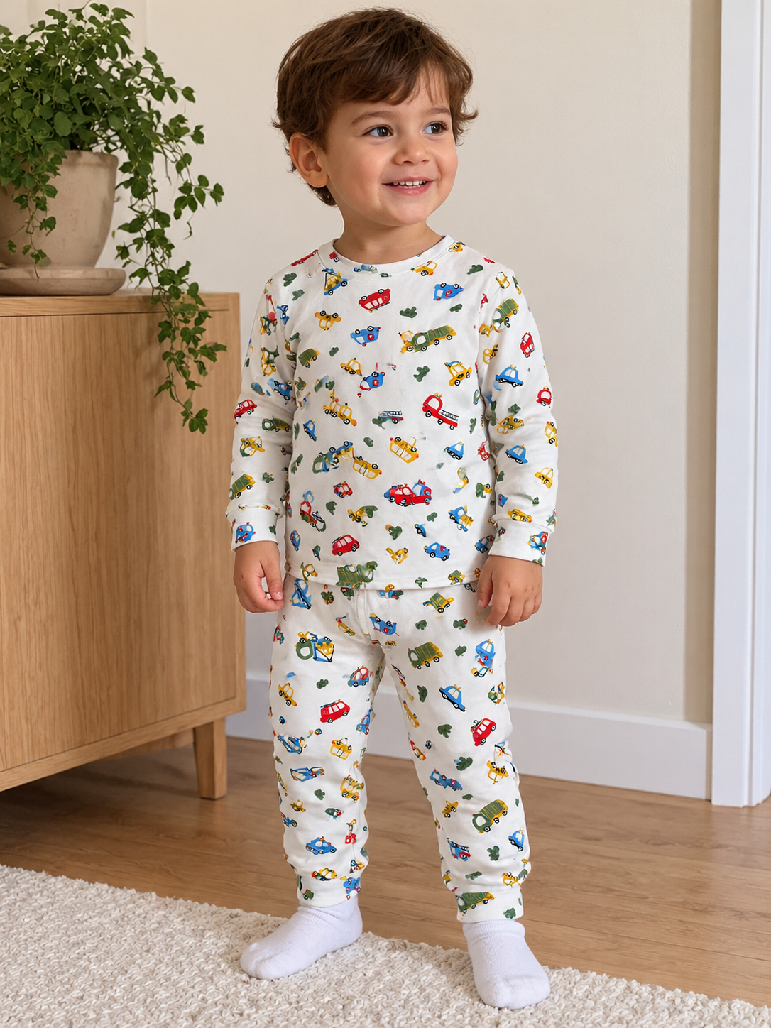 Araba Desenli Beyaz Pijama Takımı