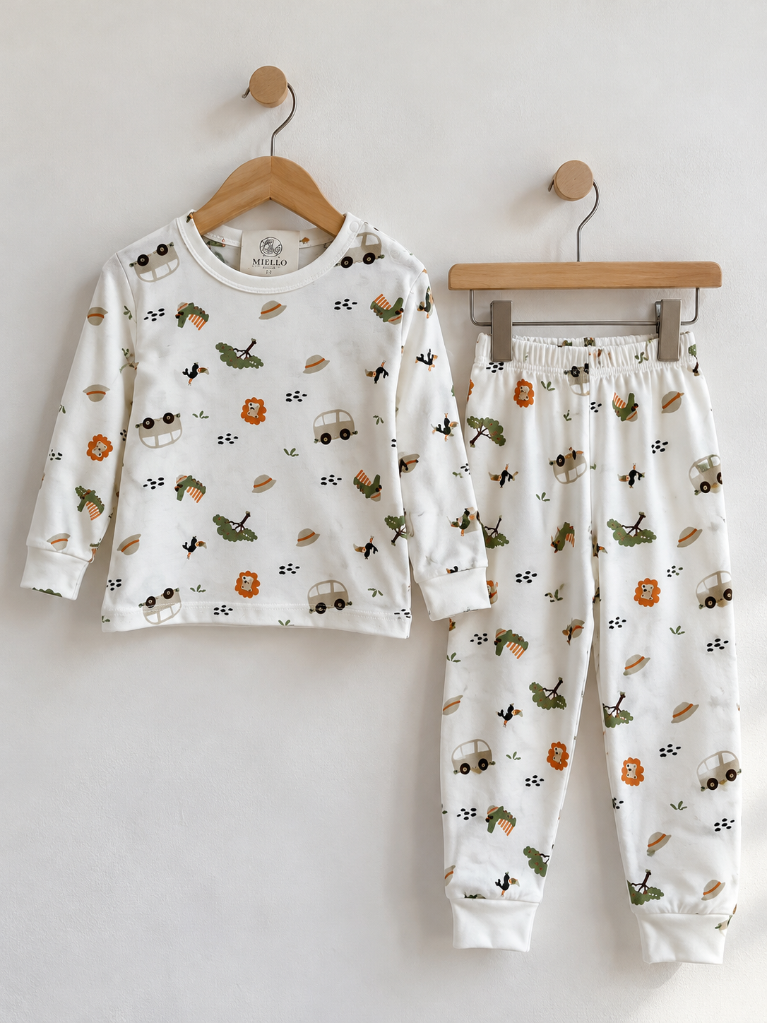 Safari Desenli Beyaz Pijama Takımı